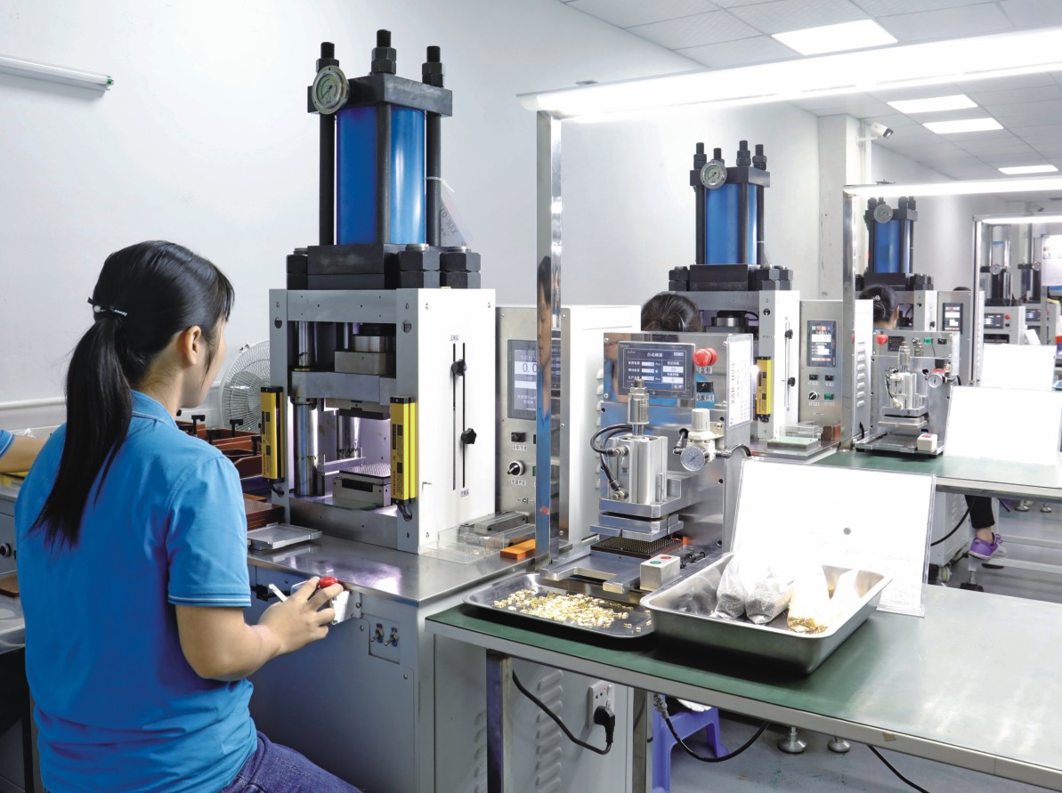 自動(dòng)鉚合機(jī)